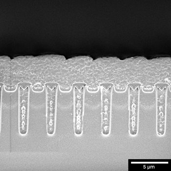 Cross-section_of_microelectronic_device_2keV_sbar_5um_Multidetector.jpg